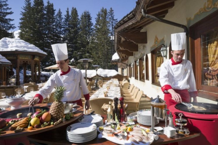 ski-season-hotel-les-airelles-u-kursevelu-je-olicenje-luksuza