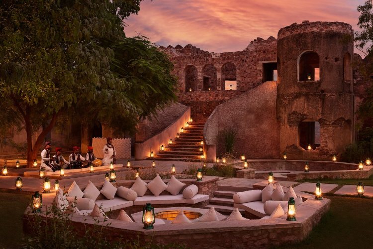 prelepa-tvrdava-iz-14-veka-u-ranthamboreu-postaje-prvi-indijski-hotel-six-senses-resort