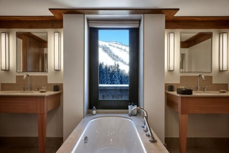 velicanstveni-hotel-koji-se-pretvara-u-apre-ski-raj
