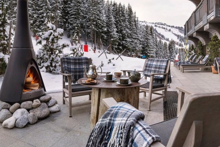 velicanstveni-hotel-koji-se-pretvara-u-apre-ski-raj