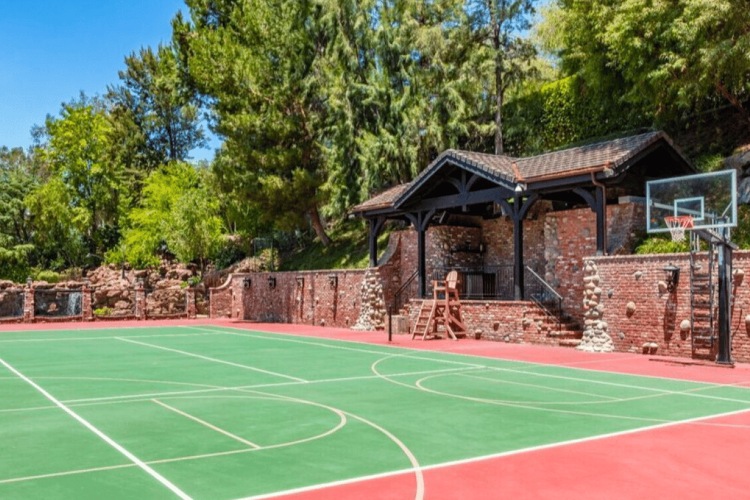Teniski teren na Drejkovom imanju