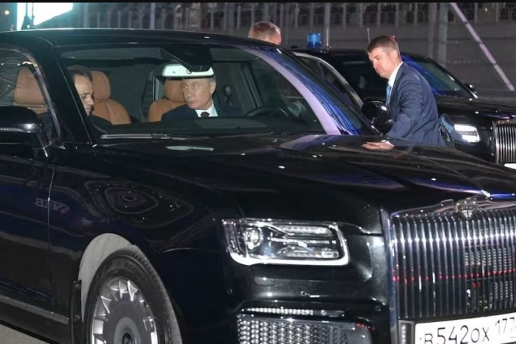 upoznajte-7-tonsku-kopiju-rolls-royce-automobila-vladimira-putina