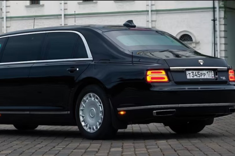 upoznajte-7-tonsku-kopiju-rolls-royce-automobila-vladimira-putina