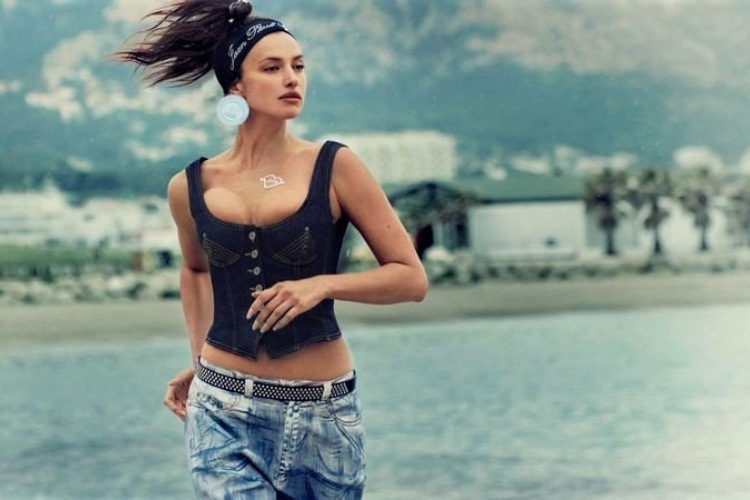 supermodel-irina-sajk-nam-predstavlja-letnju-kolekciju-jean-paul-gaultier-10