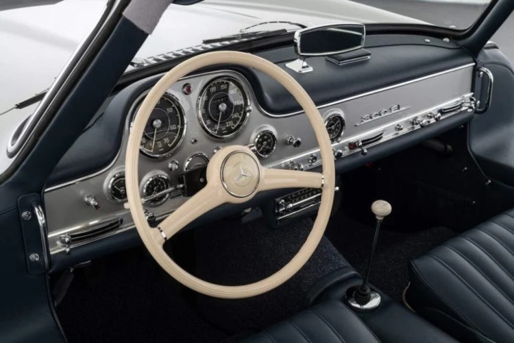 mercedes-benz-300-sl-gullwing-3