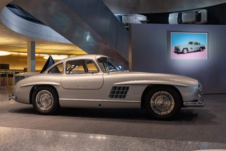 mercedes-benz-300-sl-gullwing-5