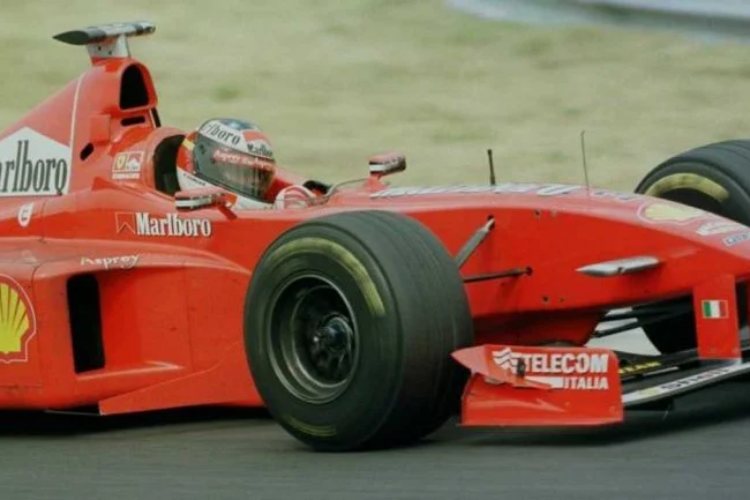 na-prodaju-trkacki-automobil-mihaela-sumahera-ferrari-f300-f1