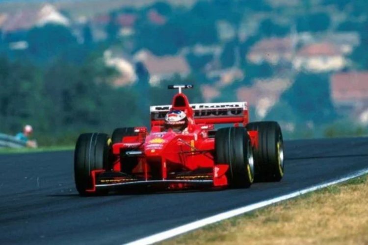 na-prodaju-trkacki-automobil-mihaela-sumahera-ferrari-f300-f1