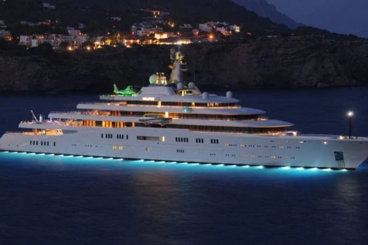 roman-abramovic-je-platio-lejdi-gagi-29-miliona-dolara-za-privatni-koncert-na-njegovoj-jahti