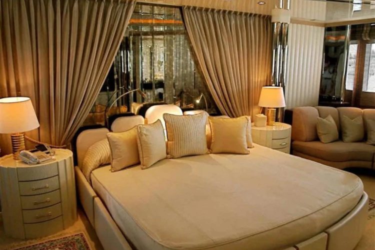 roman-abramovic-je-platio-lejdi-gagi-29-miliona-dolara-za-privatni-koncert-na-njegovoj-jahti