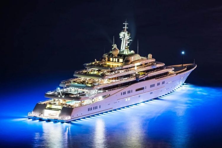 roman-abramovic-je-platio-lejdi-gagi-29-miliona-dolara-za-privatni-koncert-na-njegovoj-jahti