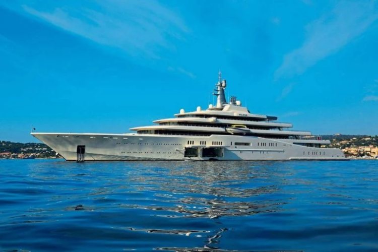 roman-abramovic-je-platio-lejdi-gagi-29-miliona-dolara-za-privatni-koncert-na-njegovoj-jahti