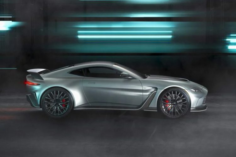 aston-martin-se-oprasta-od-modela-v12-vantage-limitiranom-serijom-automobila