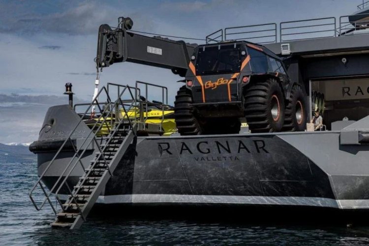 superjahta-ruskog-oligarha-strzalkovskog-zaglavljena-u-norveskoj