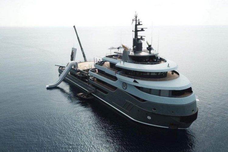 superjahta-ruskog-oligarha-strzalkovskog-zaglavljena-u-norveskoj