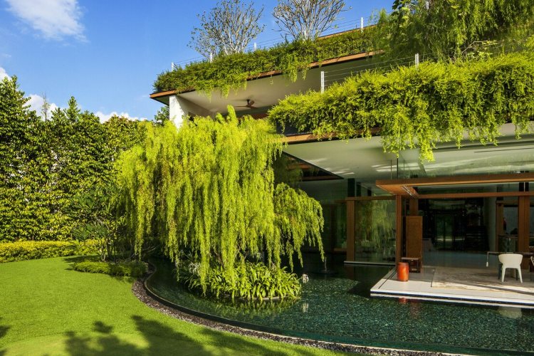 Moderna vila okružena zelenilom predstavlja raj za ljubitelje prirode