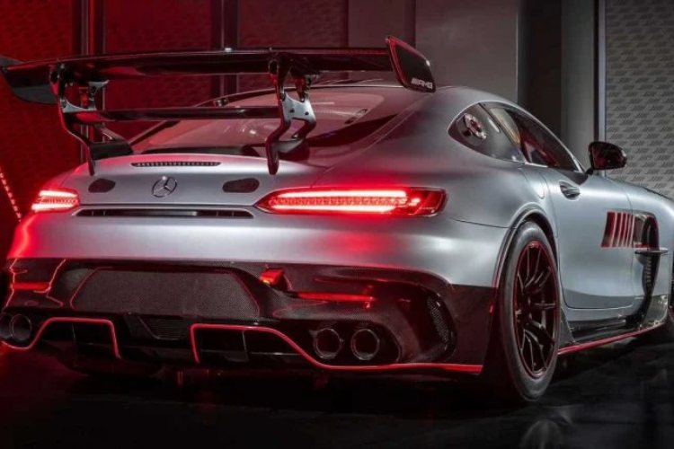 mercedes-amg-gt-track-series-sa-724-ks-je-najmocniji-sportski-automobil-do-sada