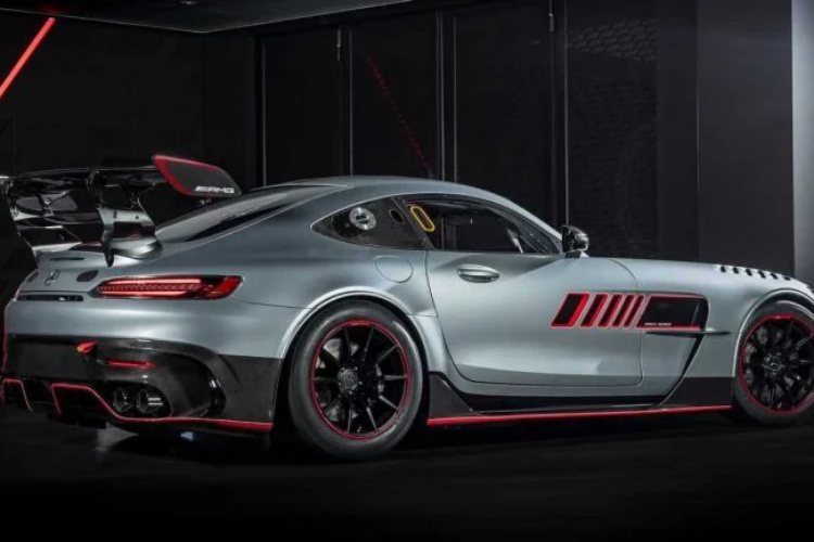 mercedes-amg-gt-track-series-sa-724-ks-je-najmocniji-sportski-automobil-do-sada