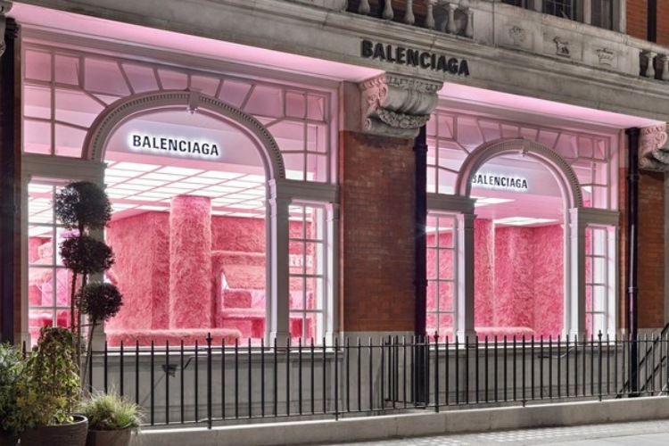 otvoren-novi-krzneni-butik-balenciaga-u-londonu