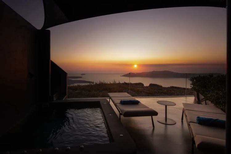 Kivotos Santorini - iznenađujući hotel u kalderi Santorinija