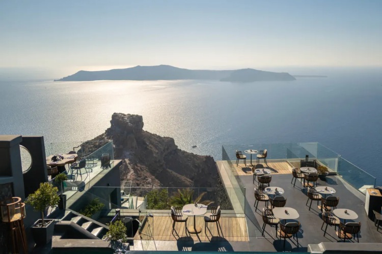 kivotos-santorini-iznenadujuci-hotel-u-kalderi-santorinija