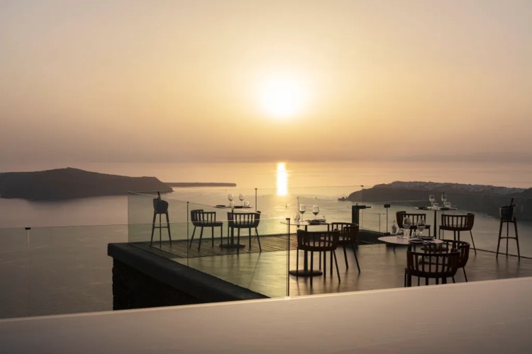 Kivotos Santorini - iznenađujući hotel u kalderi Santorinija