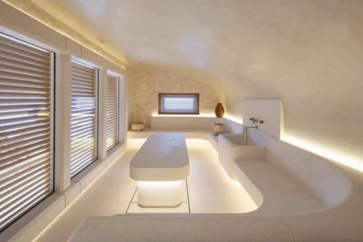 leteca-lisica-megajahta-ruskog-oligarha-plovi-prema-turskoj-nakon-neuspele-zaplene