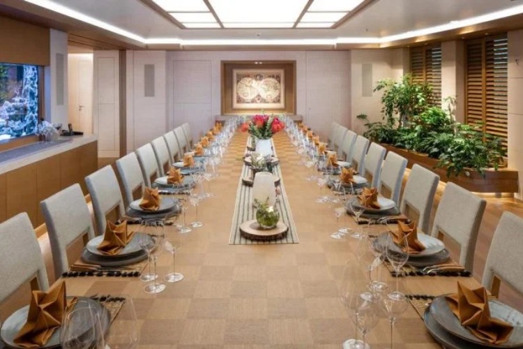 leteca-lisica-megajahta-ruskog-oligarha-plovi-prema-turskoj-nakon-neuspele-zaplene