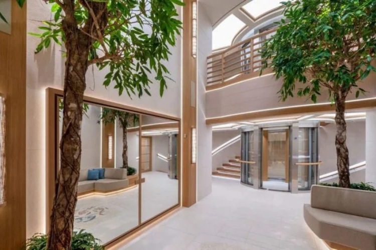 leteca-lisica-megajahta-ruskog-oligarha-plovi-prema-turskoj-nakon-neuspele-zaplene