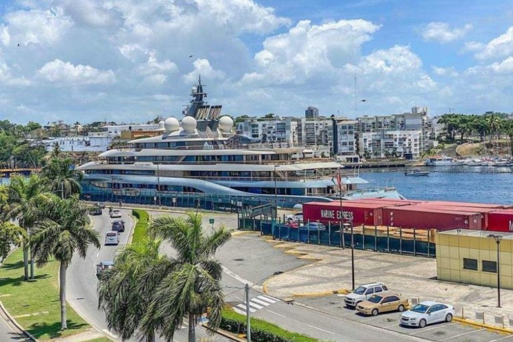 leteca-lisica-megajahta-ruskog-oligarha-plovi-prema-turskoj-nakon-neuspele-zaplene