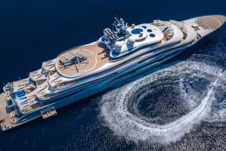 leteca-lisica-megajahta-ruskog-oligarha-plovi-prema-turskoj-nakon-neuspele-zaplene