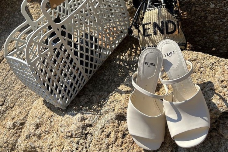 fendi-x-mikonos-cuveni-brend-otvorio-je-svoj-prvi-butik-u-grckoj