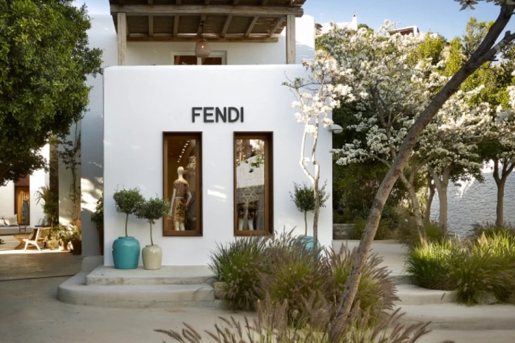 fendi-x-mikonos-cuveni-brend-otvorio-je-svoj-prvi-butik-u-grckoj