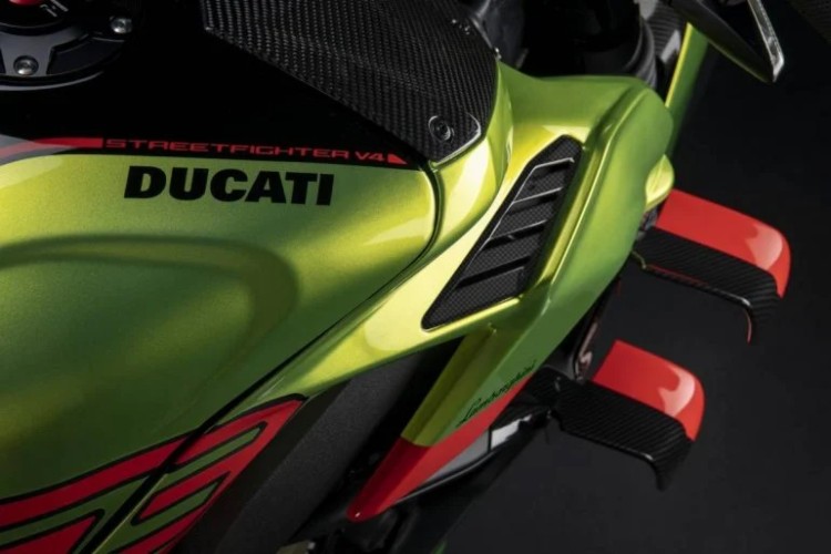 ducati-sf-v4-lamborghini-9