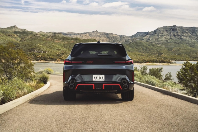bmw-xm-label-red-konacno-donosi-ono-sto-se-od-vrhunskog-m-suv-moze-ocekivati-32