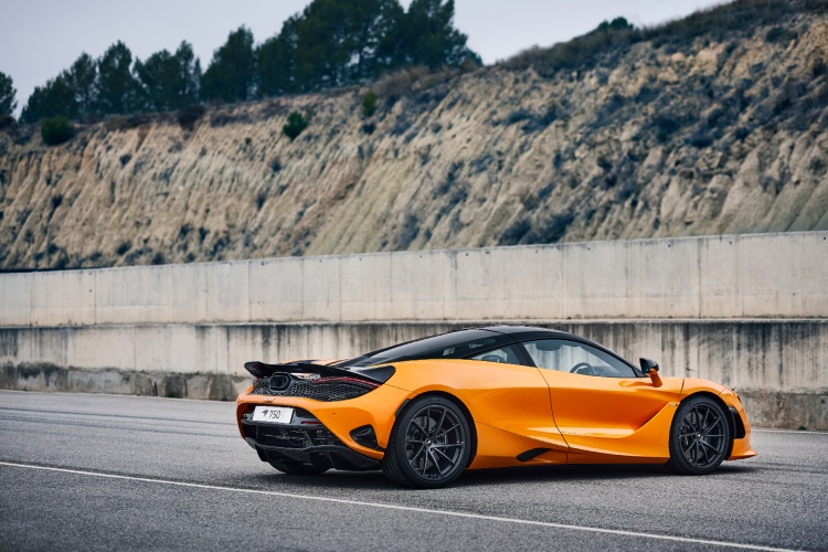 mclaren-750s-11