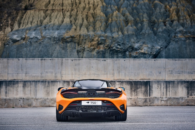 mclaren-750s-10