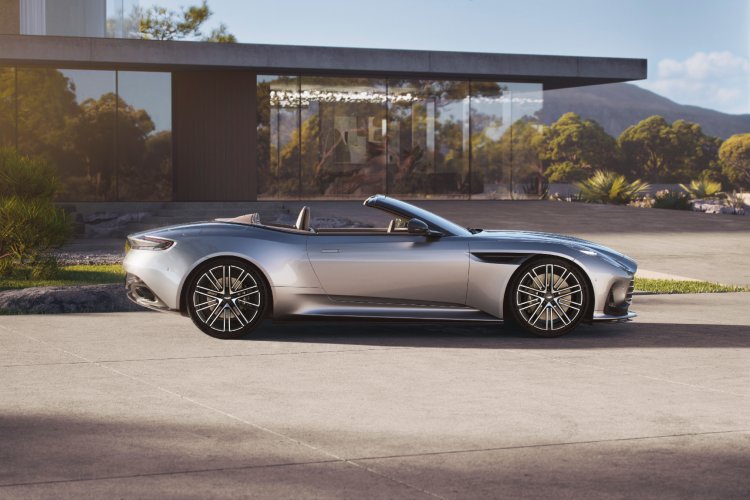 aston-martin-db12-volante-7