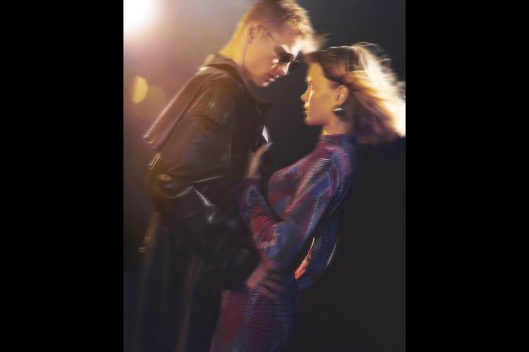 emporio-armani-holiday-2023-kampanja-zapanjujuca-prica-o-modnom-romantizmu-2