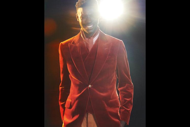 emporio-armani-holiday-2023-kampanja-zapanjujuca-prica-o-modnom-romantizmu-3