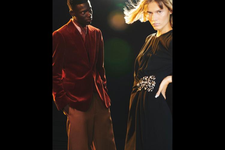 emporio-armani-holiday-2023-kampanja-zapanjujuca-prica-o-modnom-romantizmu-5