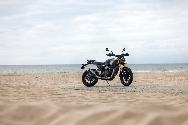 triumph-scrambler-400-x-8