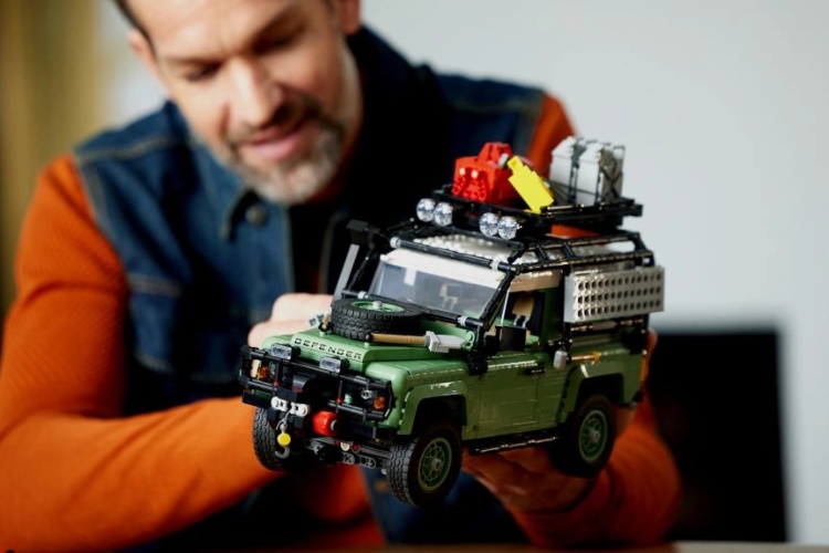 lego-land-rover-defender-90-1