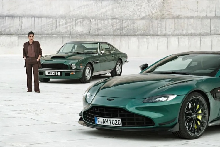 girard-perregaux-laureato-green-ceramic-aston-martin-edition-1