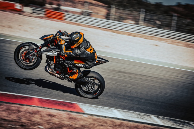 ktm-super-duke-rr-4