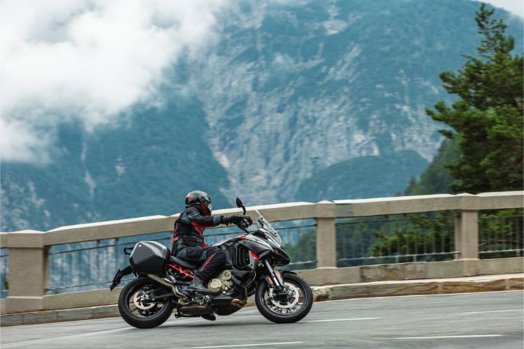 ducati-predstavio-najnoviji-multistrada-v4-s-avanturisticki-motocikl-sa-170-ks-6