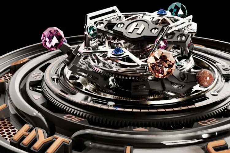 hyt-conical-tourbillon-infinity-sapphires-inspirisan-tanosovom-rukavicom-2