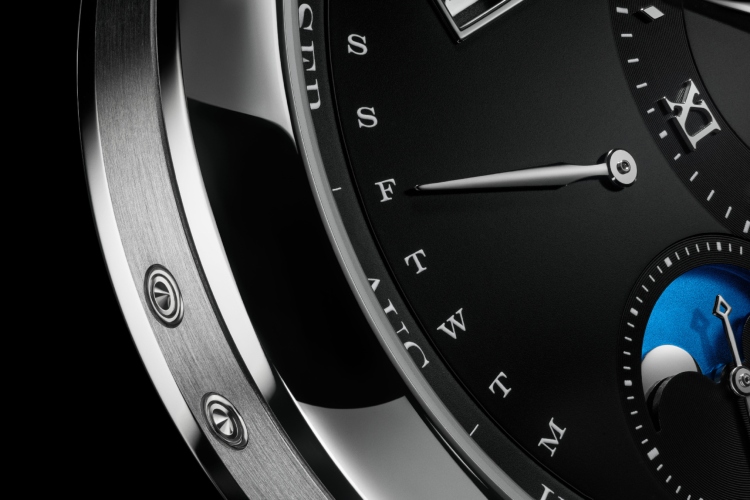 a-lange-sohne-predstavlja-elegantno-crno-izdanje-svog-lange-1-perpetual-calendar-modela-5