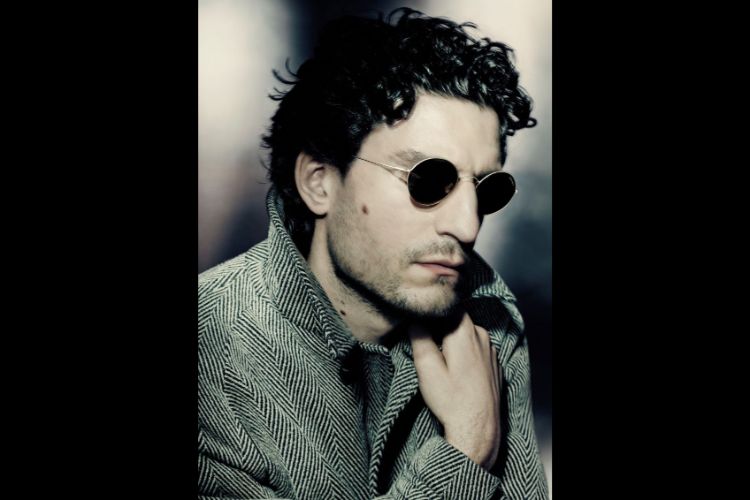 giorgio-armani-fall-winter-2023-campaign-louis-garrel-001