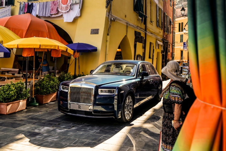 rolls-royce-predstavlja-jedinstveni-phantom-inspirisan-carima-cinque-terre-9